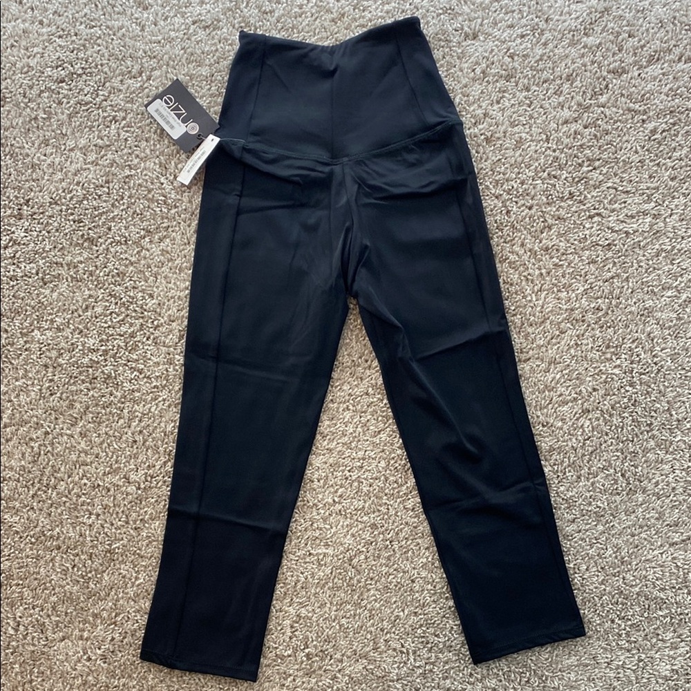Onzie Yoga Black High Rise Capri legging. 
X/S